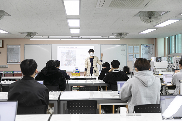 7-1. ISC Company-인천재능고등학교 수업장면1.jpg